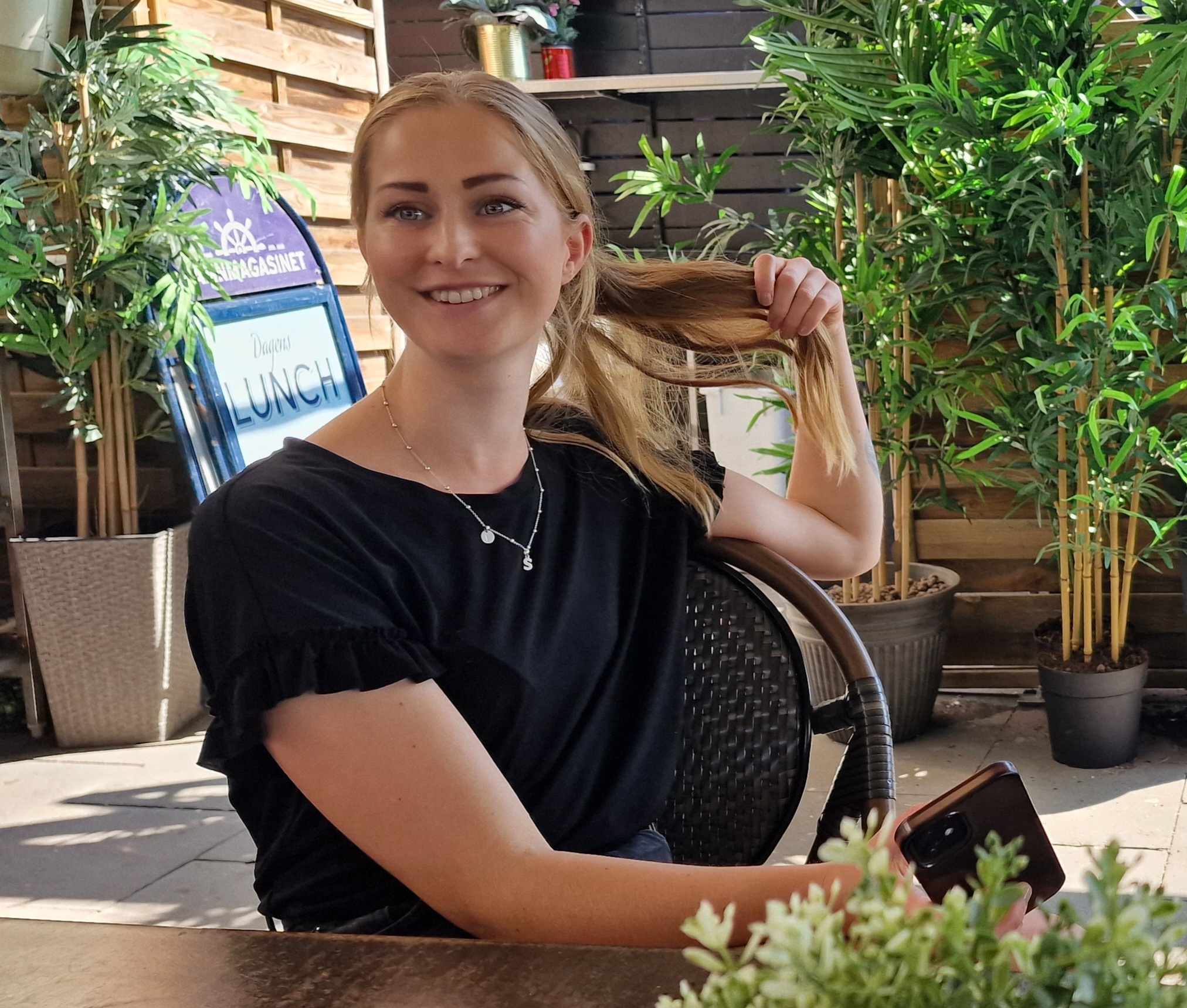 Isabella Niemi, Isabellas Trädgård & Flora, sköter all trädgård, design m.m åt oss