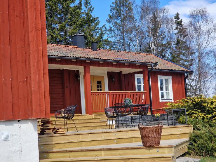 Altan med trappor och staket
