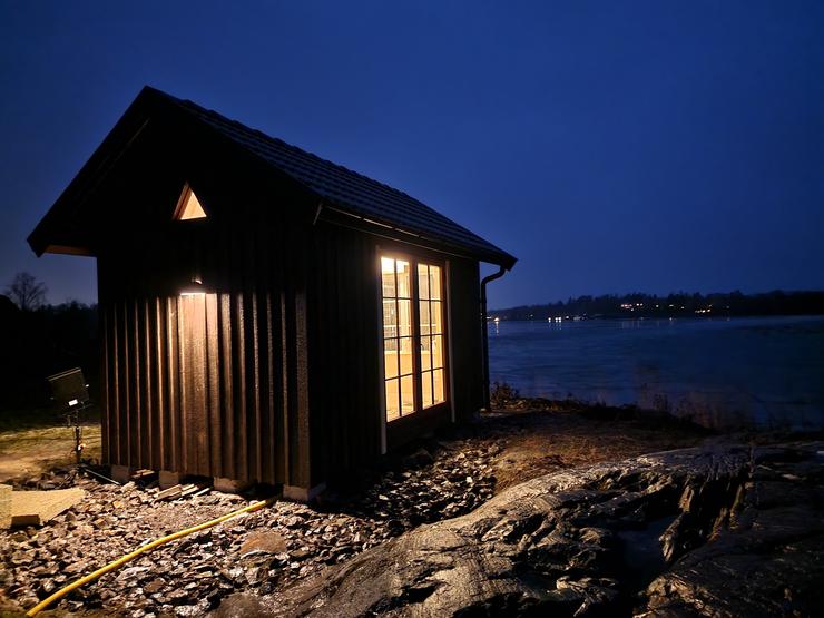 Lösvirkeshus i sörmland, sjöbod.